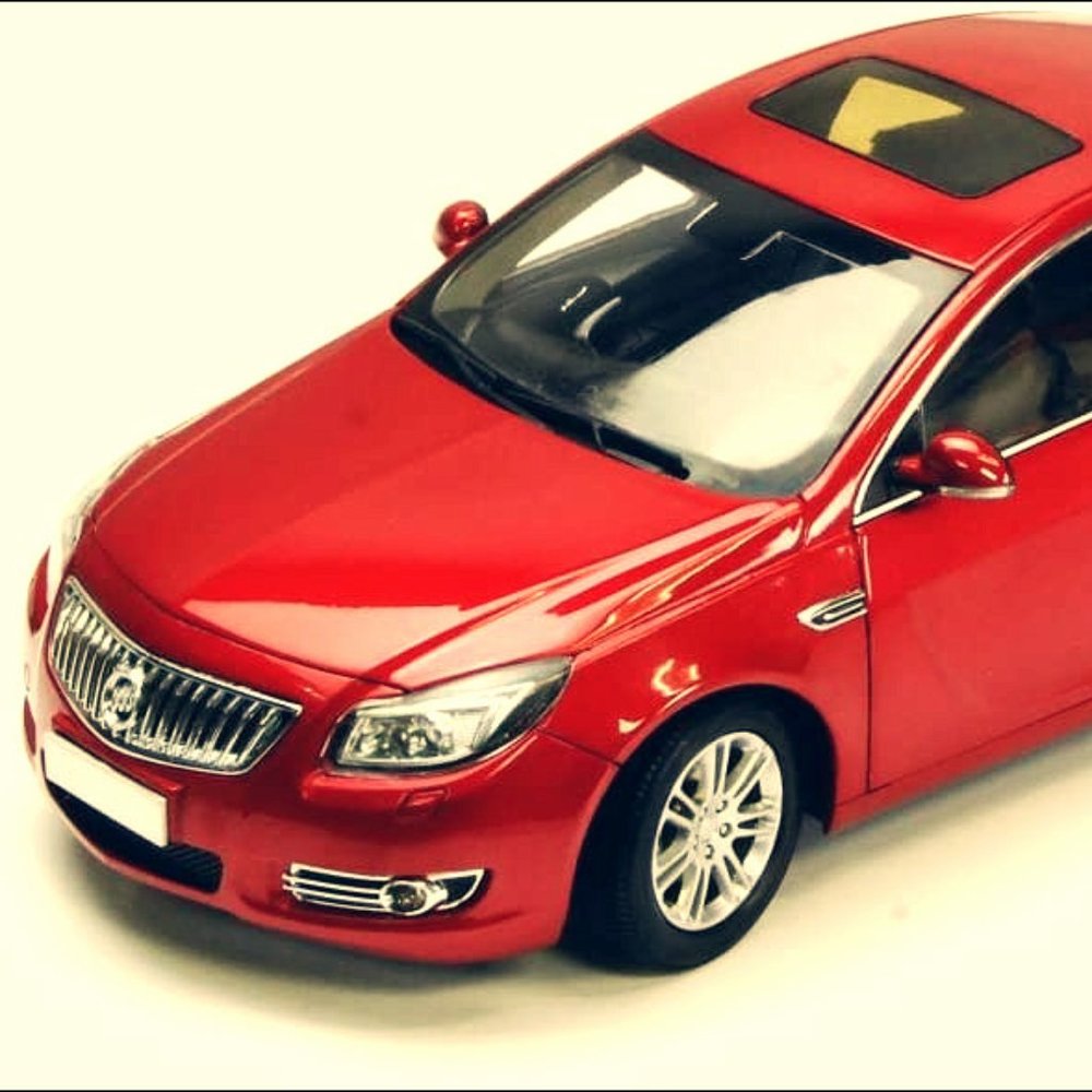 Buick 2011 Regal, 1/18 Scale Diecast Model Toy Car